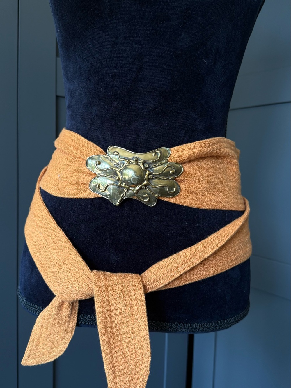 Vintage MCM brutalist belt/scarf slide. goldtone, unsigned